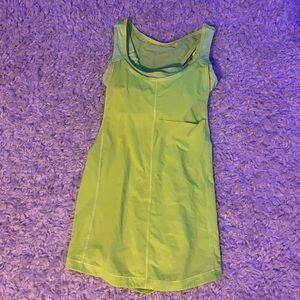 highlight yellow lululemon tank top!! fits sizes 4-6 with built-in bra